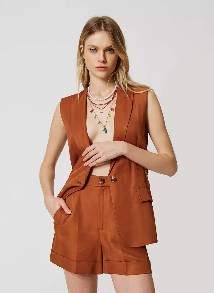 Linen and viscose shorts with regular waist