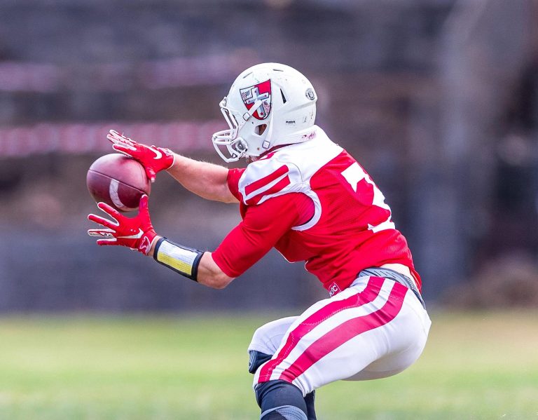 Kick, sprint, tackle every play counts in the chase for victory!