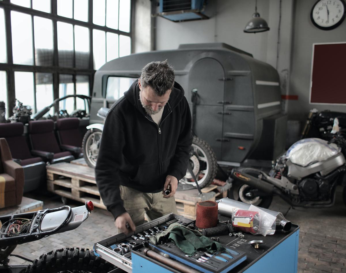 Understanding your car’s emergency lights